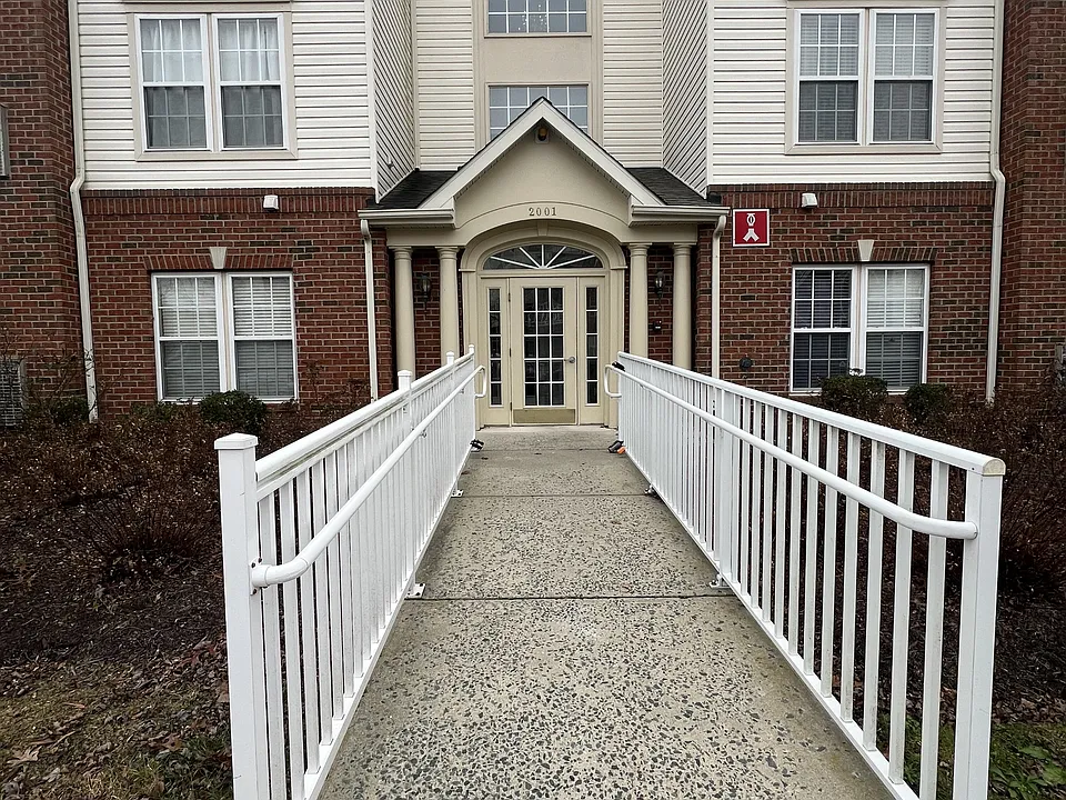 2001 Whispering Ponds Ct #1-2D-2D