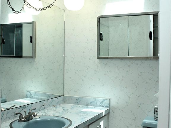 3rd image of 3678 Red Oak Cir W