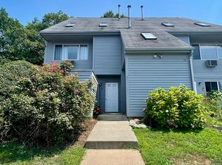 15 Sundance Dr, Branford, CT 06405