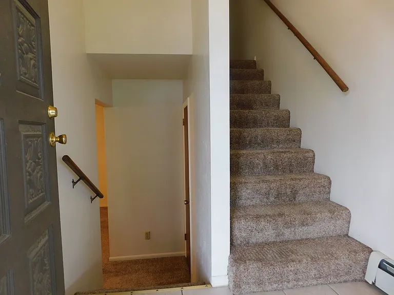 402 Dressell Dr — Photo 3