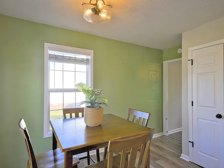 422 Woodale Dr — Photo 12