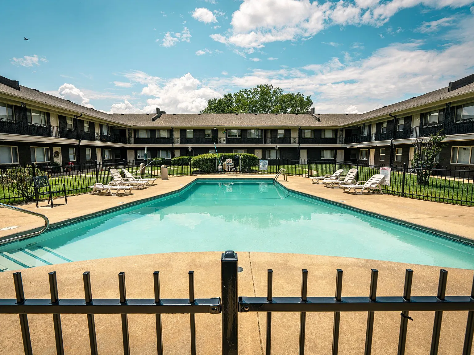 Fairway Apartments — Photo 3