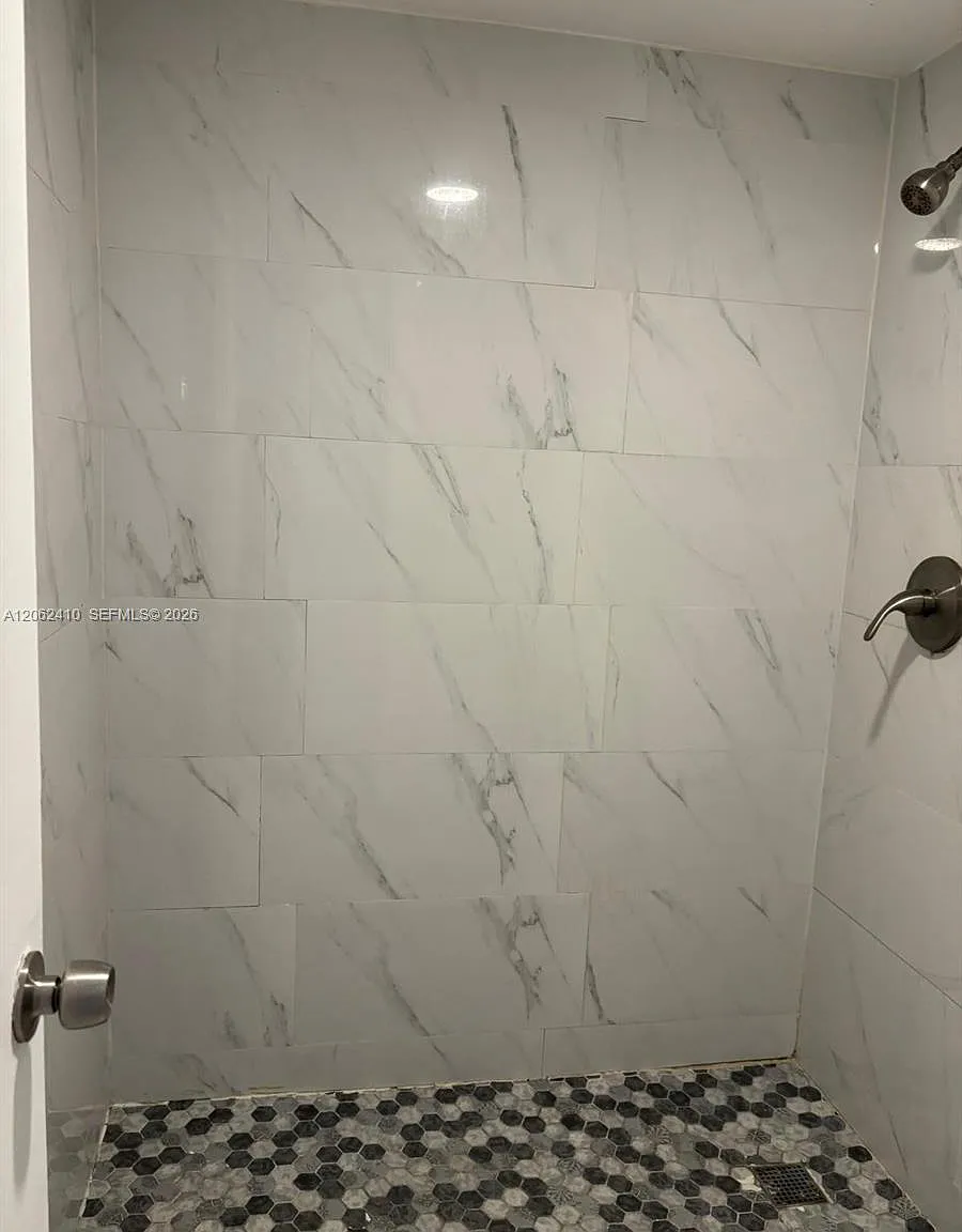 Point South Condo — Photo 2
