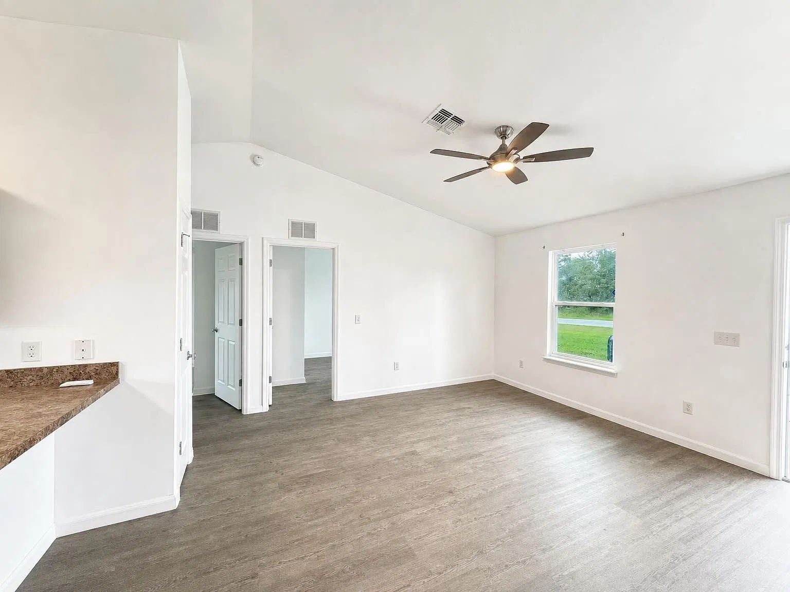 3 bed, 2.0 bath, 1020 sqft, $1,650 — Photo 1