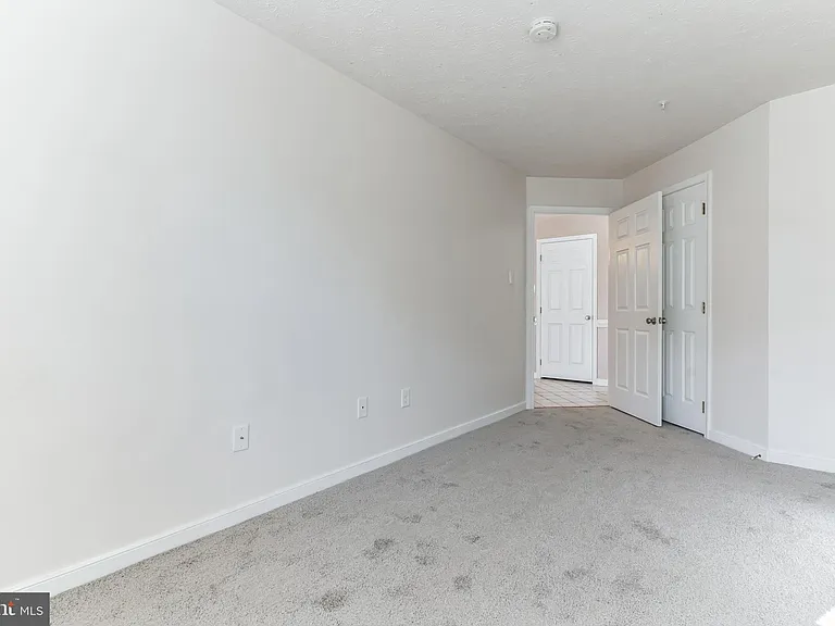 2405 Forest Edge Ct #103 — Photo 35