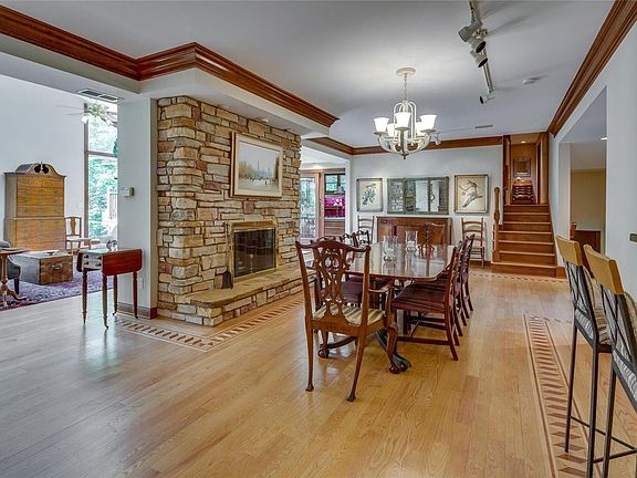 5th image of 11 Roosevelt Dr