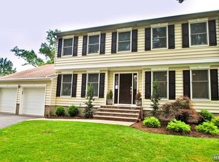 10 Manning Rd, Paramus, NJ 07652