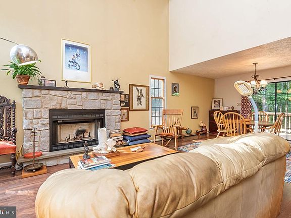 Spacious great room with soaring ceiling