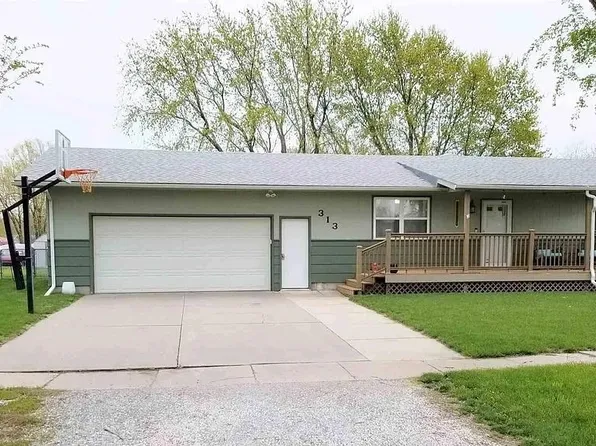 313 S Empire St, Galva, KS 67443