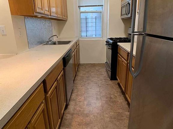 2nd image of 676 Amsterdam Ave #4F