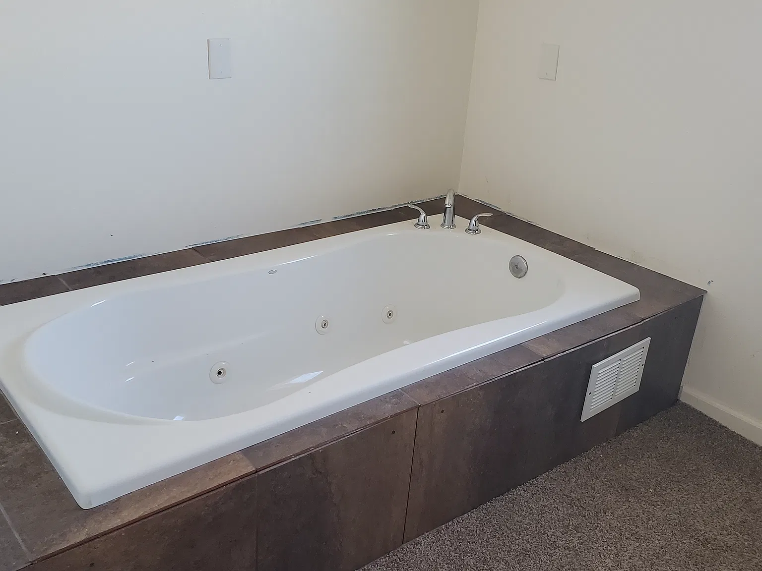 4 bed, 3040 sqft, $2,950 — Photo 4