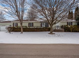 5488 Mahogany Ln, Roscoe, IL 61073