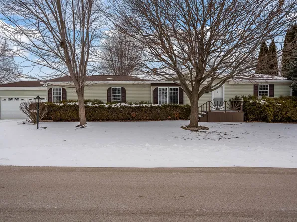 5488 Mahogany Ln, Roscoe, IL 61073