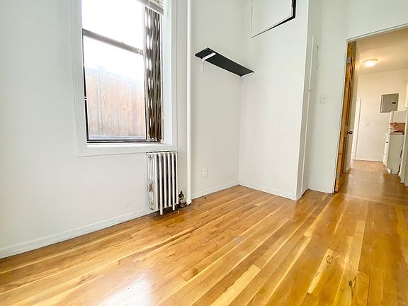 3rd image of 352 E 91st St APT 8