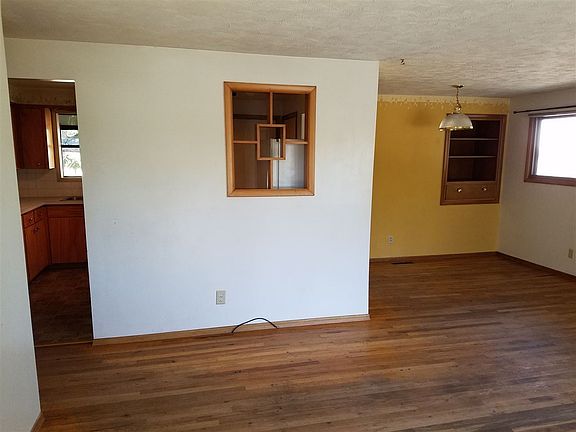 3rd image of 2516 W Francis Ave