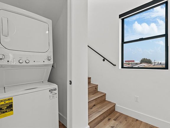 5th image of 3973 S Budlong Ave