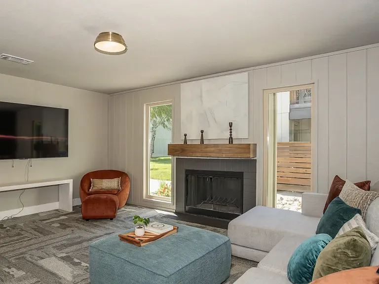 El Macero Apartments — Photo 8