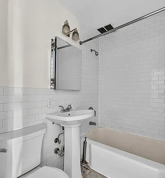 228 E 84th St #1R — Photo 4