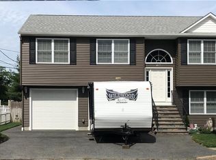 637 Bullocks Point Ave, Riverside, RI 02915