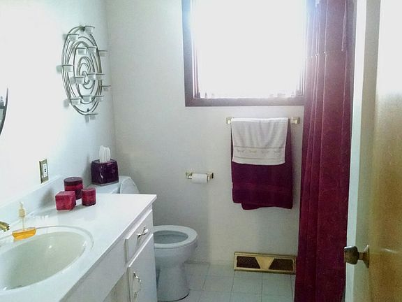  Full bath with shower /tub