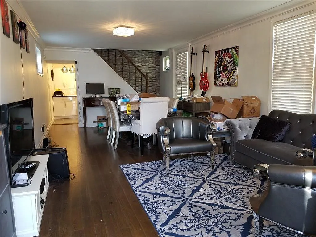3 bed, 3.0 bath, 1207 sqft, $5,280 — Photo 3