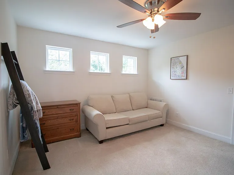 4 Gresham Ln — Photo 30