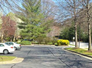 6876 Deer Run Dr, Alexandria, VA 22306