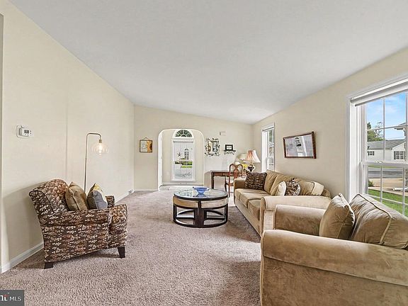 5th image of 17 Cinnamon Dr