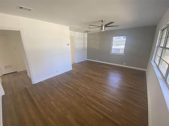 3rd image of 506 W Pecan St