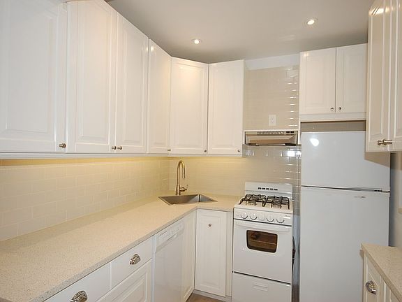 3rd image of 229 E 31st St APT 1