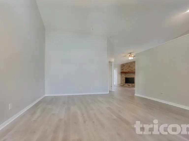 1021 Whittier Cir — Photo 2