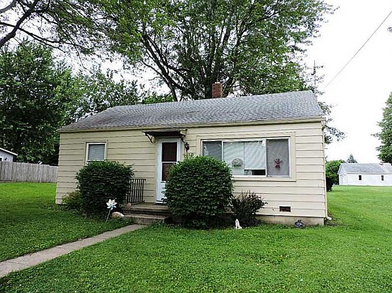 1st image of 832 Taft St