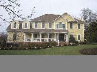4 Cricket Ln, Chester, NJ 07930