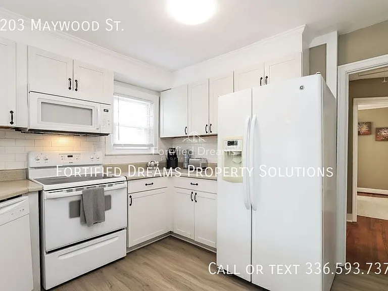 2203 Maywood St — Photo 9