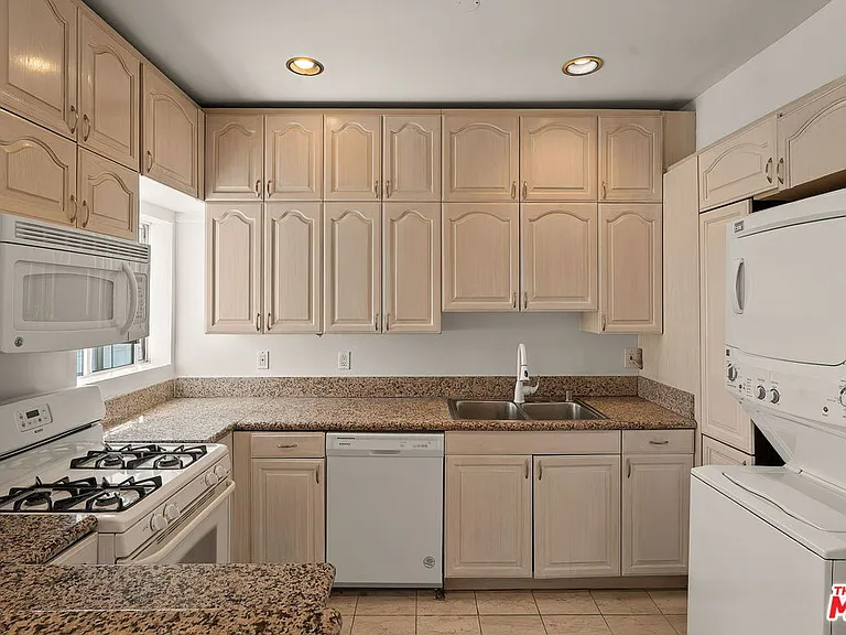 923 Euclid St #302 — Photo 7