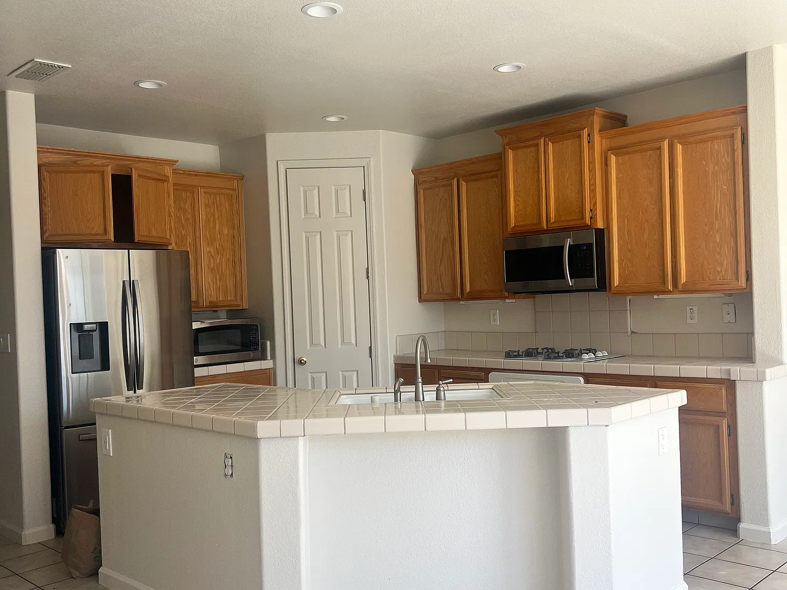 3 bed, 1680 sqft, $2,300 — Photo 3