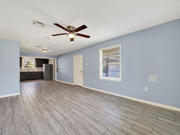 3rd image of 6022 Lyndhurst Dr