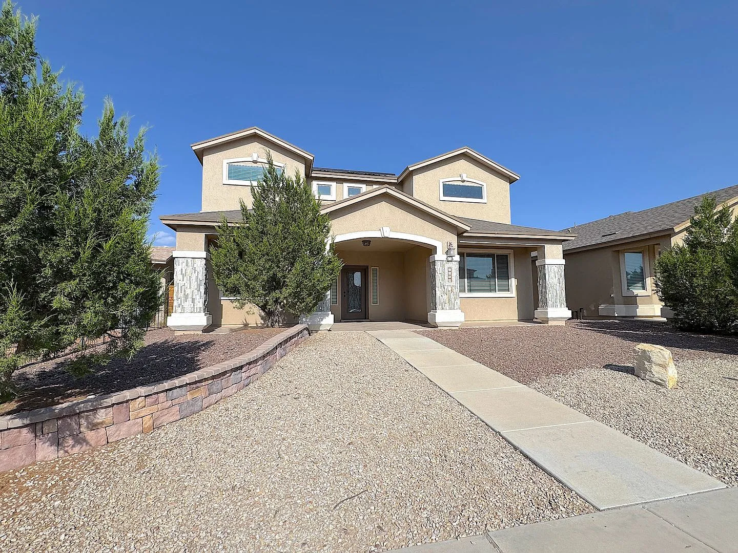 East El Paso 4bed/2.5bath Refrig A/C with Solar Panels! — Photo 1