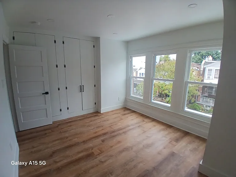 537 E Mayland St — Photo 21