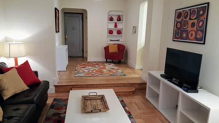 Rented by Apartment Luxe Realty Group, Inc | media 24