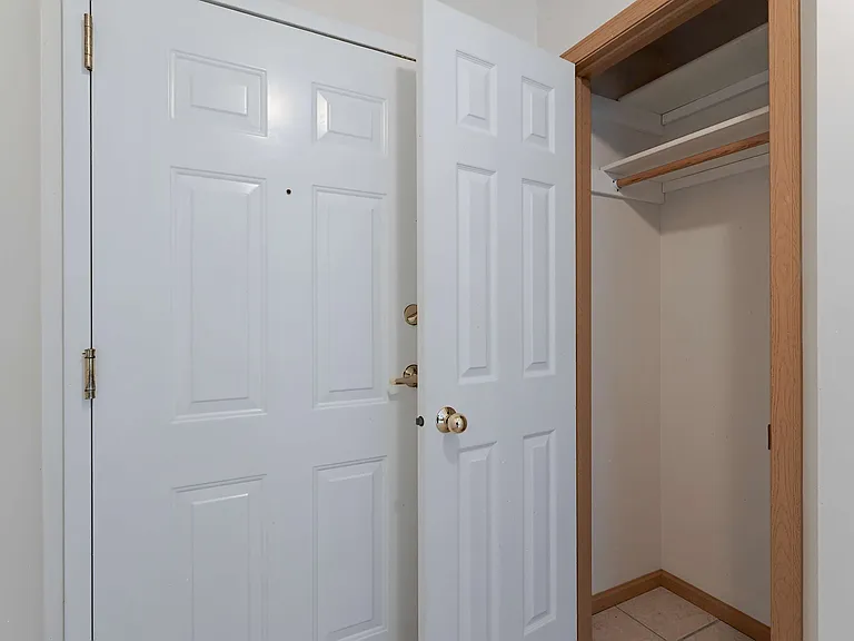 Park Ridge Apartments — Photo 34