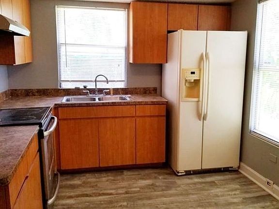 4th image of 10012 N Brooks St