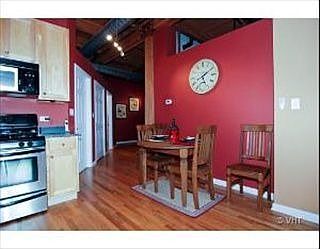 5th image of 2804 N Oakley Ave #206
