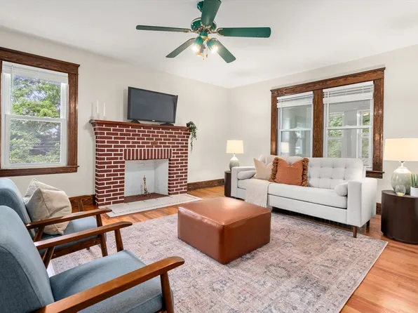 211 June St Floor 2, Worcester, MA 01602