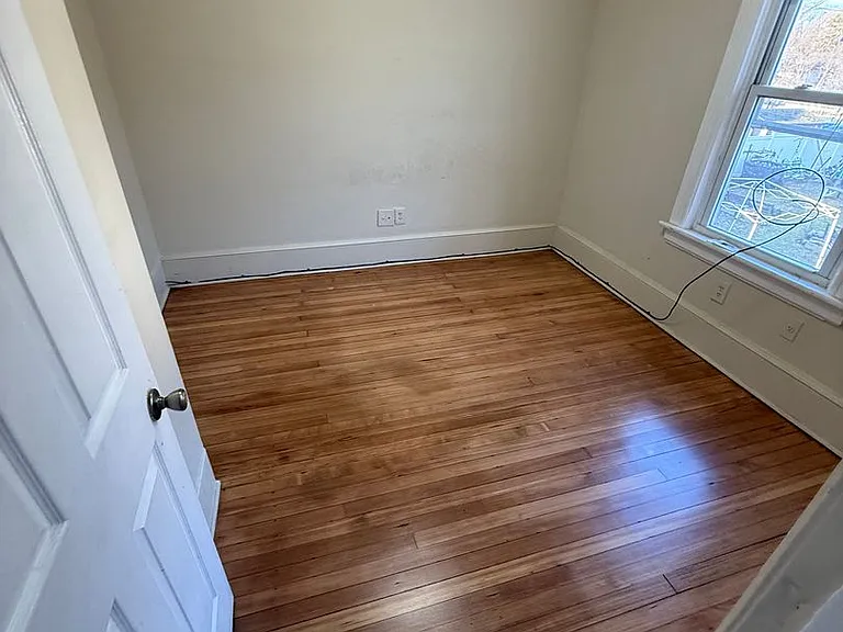 137 Washington St — Photo 9