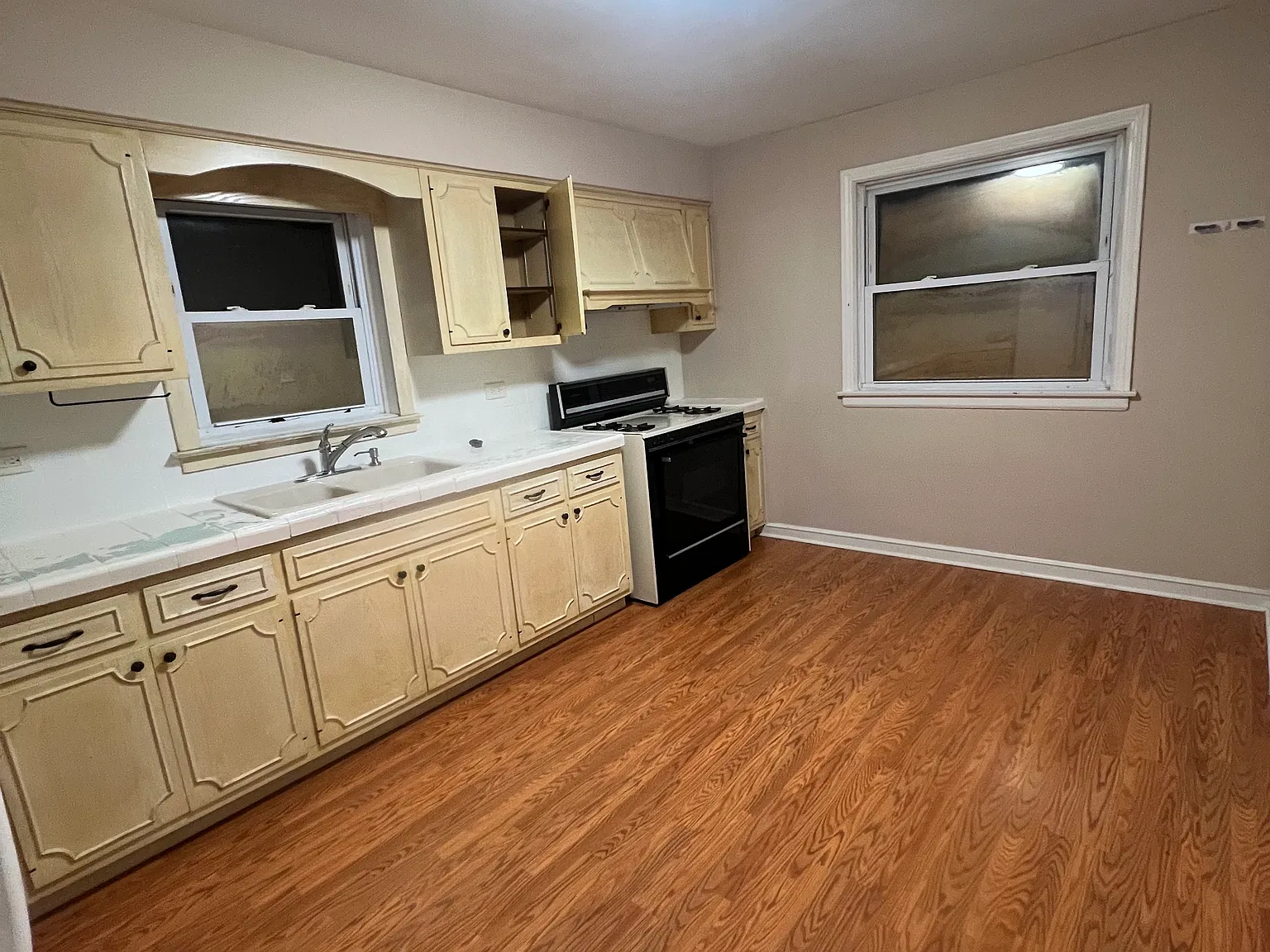 3 bed, 1300 sqft, $1,700 — Photo 2