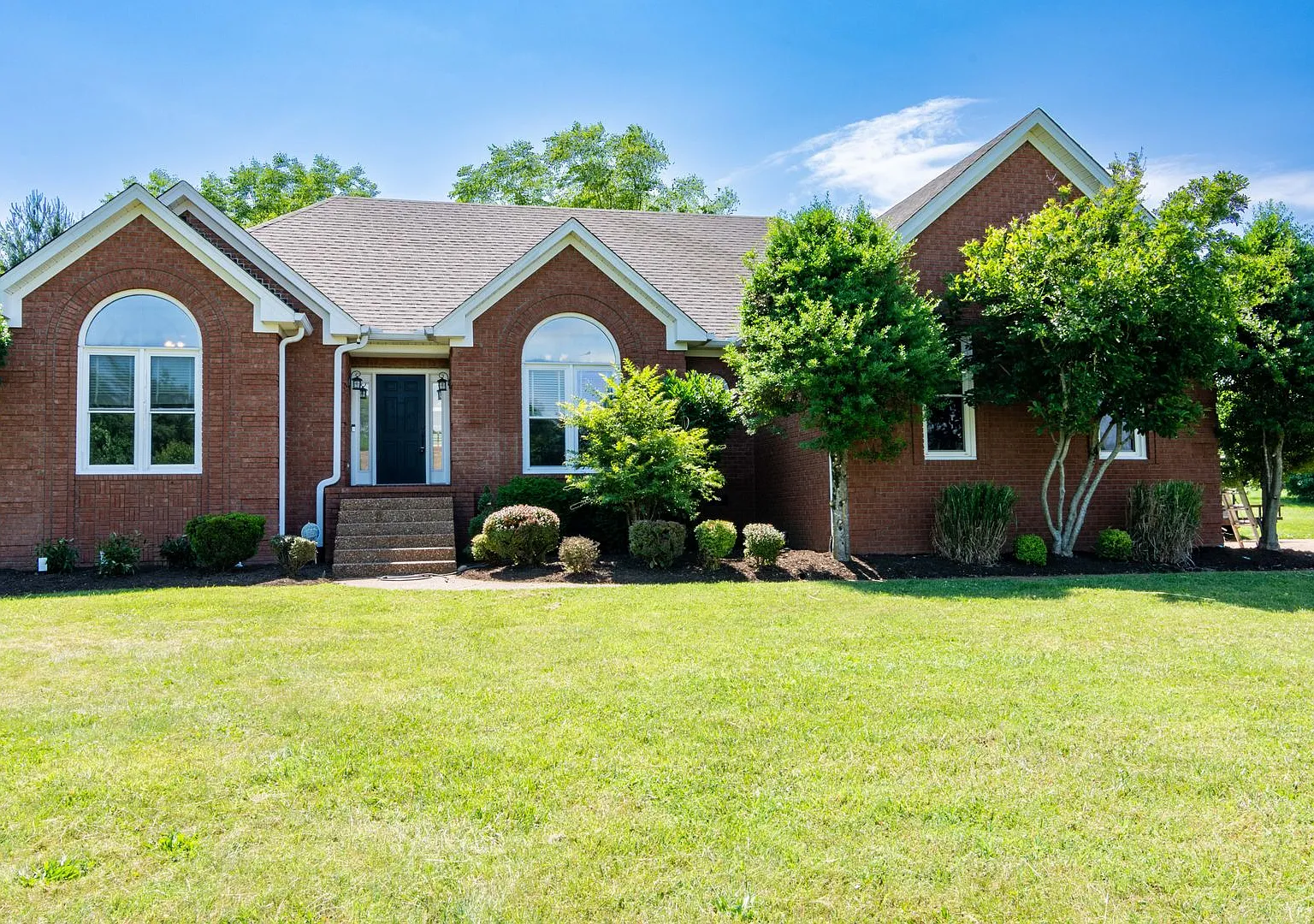 For Lease- 4 Bedroom Home In Lebanon! — Photo 2