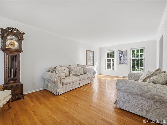 5th image of 250 Chasse Cir