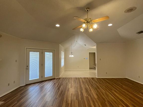4th image of 128 Aransas Ave