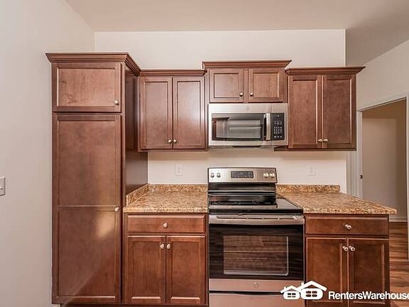 2nd image of 4837 Cove Ln